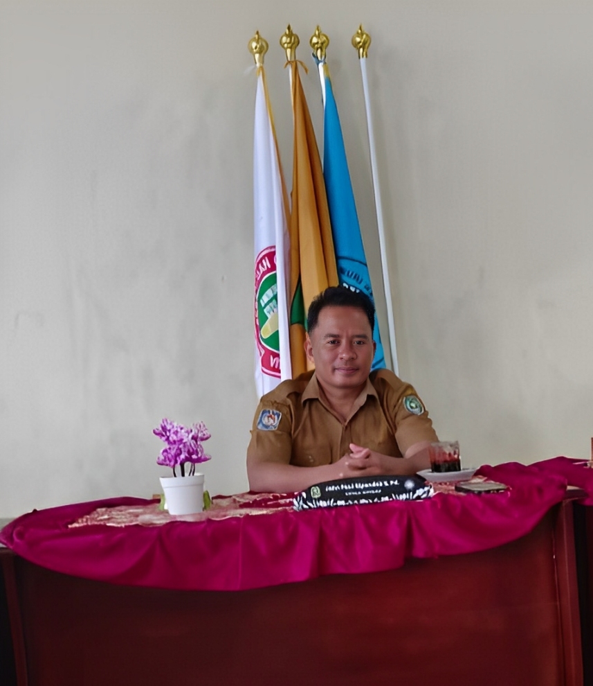 Mantan Ketua Cabang GMKI Ternate | Kepala SMA Peduli Bangsa Wooi